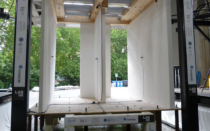 Screenshot of Shake-table tests on gypsum partition walls